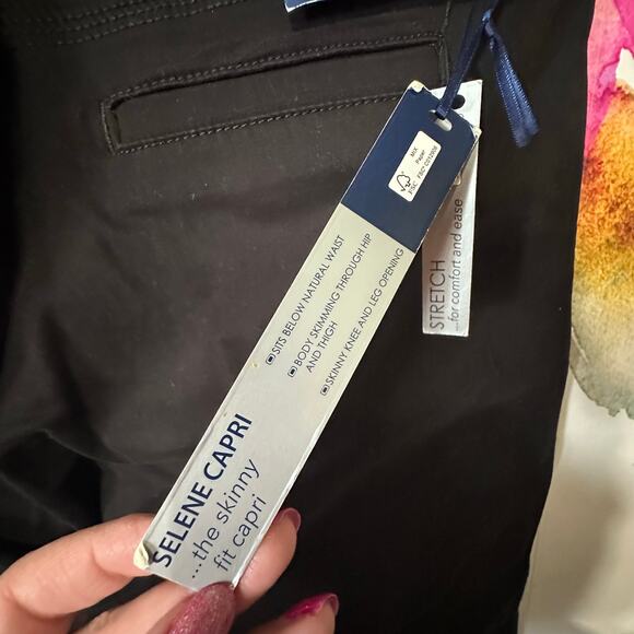 Bandolino Women's Size 16 Denim Capris Selene Black Stretch Zip Button NWT - Picture 6 of 7